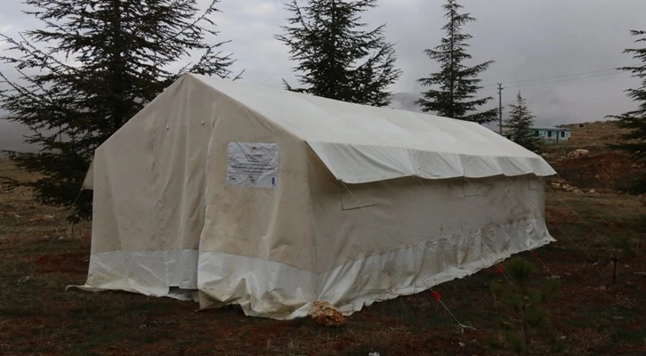 Adana'da hayvancılık yapan konargöçerlere yaşam çadırı dağıtıldı