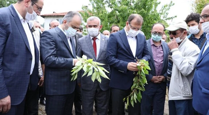Bursa Büyükşehir Belediyesi afet mağduru köylünün yanında