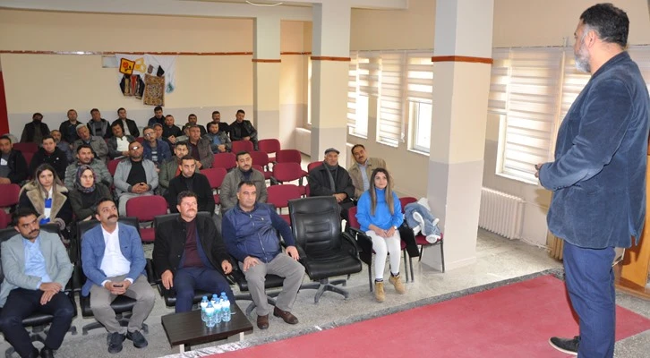 Çiftçilere ’şeker verimliliği nasıl artar’ konulu eğitim semineri verildi