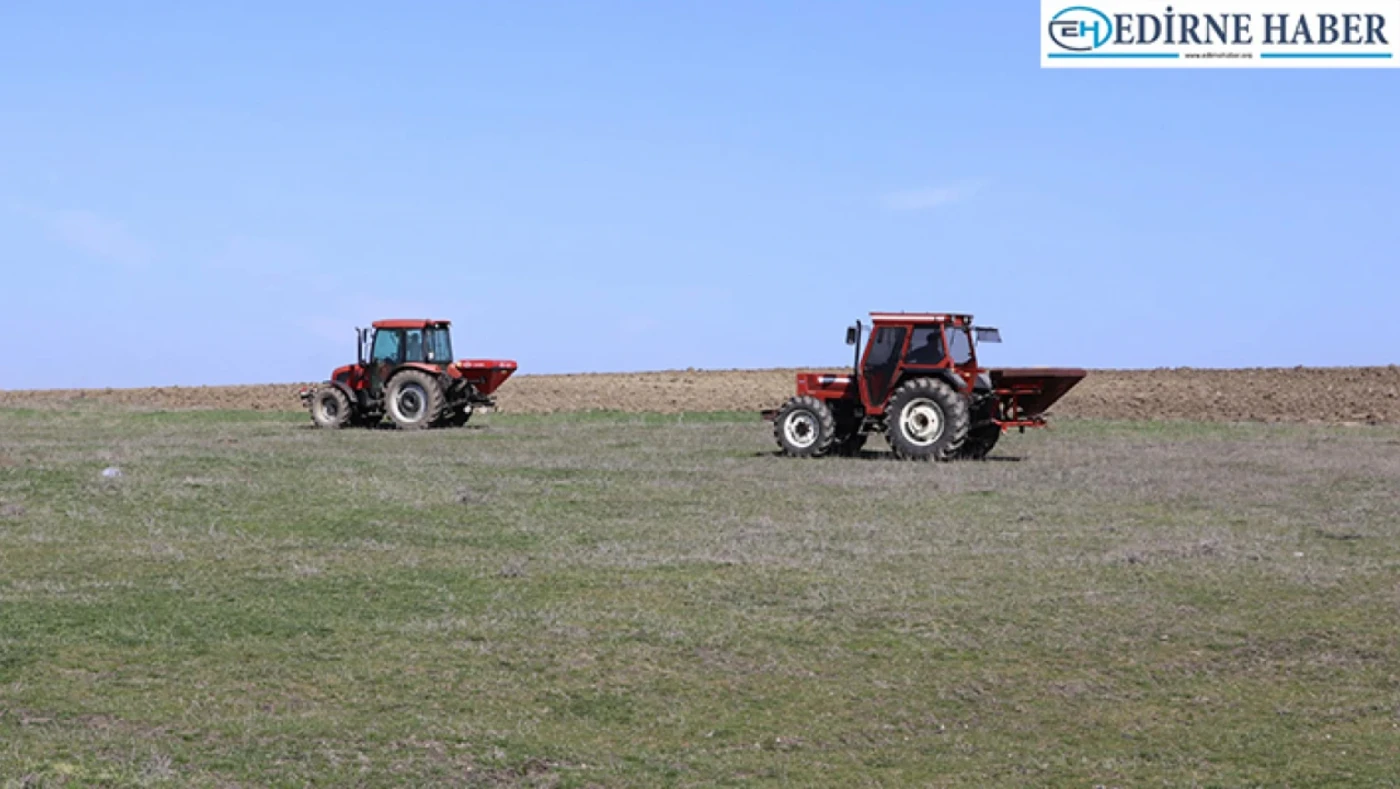 Edirne'de mera gübreleme çalışmaları sürüyor