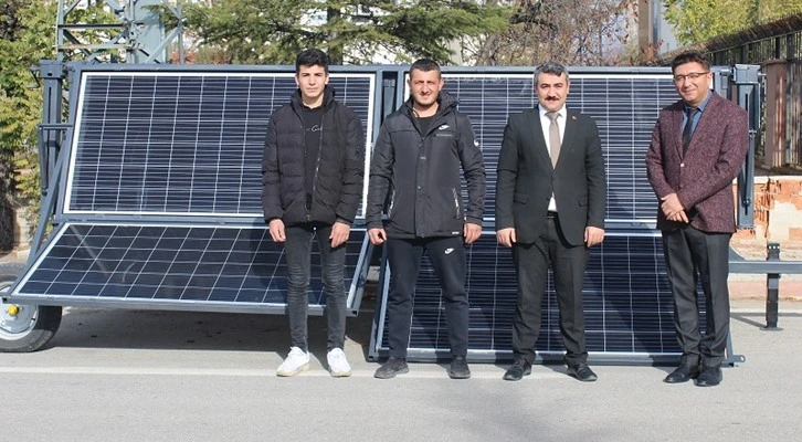Güneş enerjisi ile çalışan taşınabilir sulama sistemi çiftçilere teslim edildi