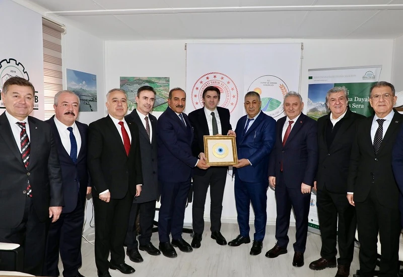 İzmir'de jeotermal tarıma dayalı organize sanayi bölgesinin altyapısı 2025'te tamamlanacak