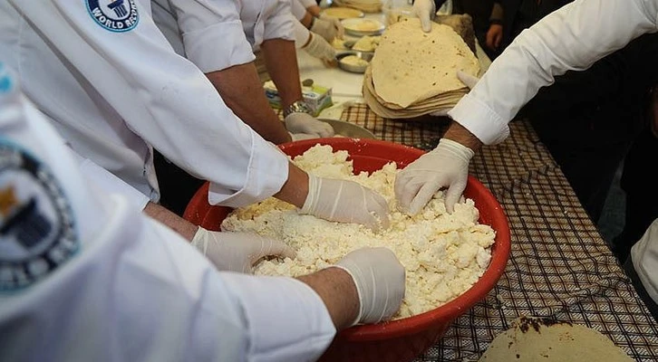 Konya Büyükşehir Kızılören’de mağaradan peynir çıkarma geleneğini yaşatıyor