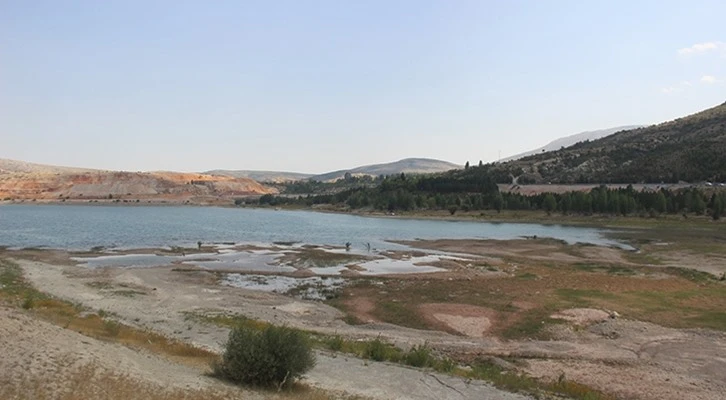 Kuraklık sonrası artan sulu tarım, yer altı sularını ciddi oranda etkiledi