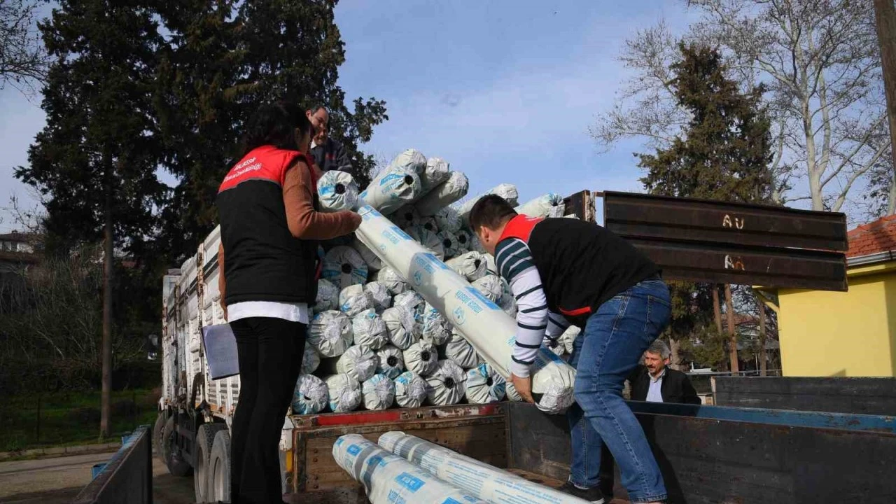 Sındırgı'da üreticilere sera naylonu dağıtıldı