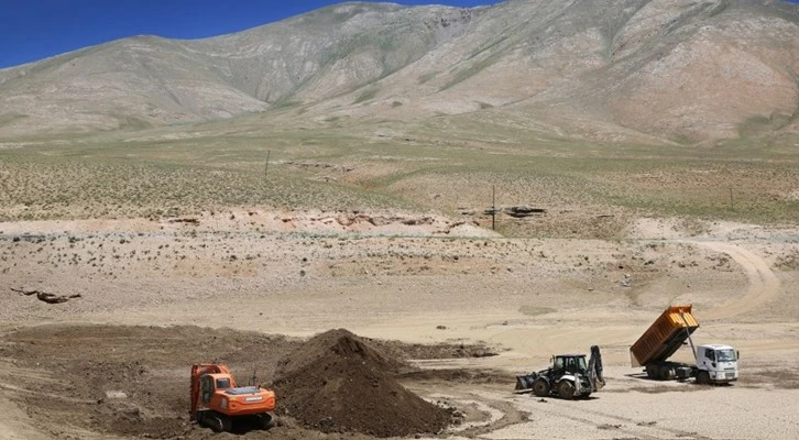 Van'da tarım seferberliği kapsamında yarım asırdır susuz olan mahalle suya kavuşuyor