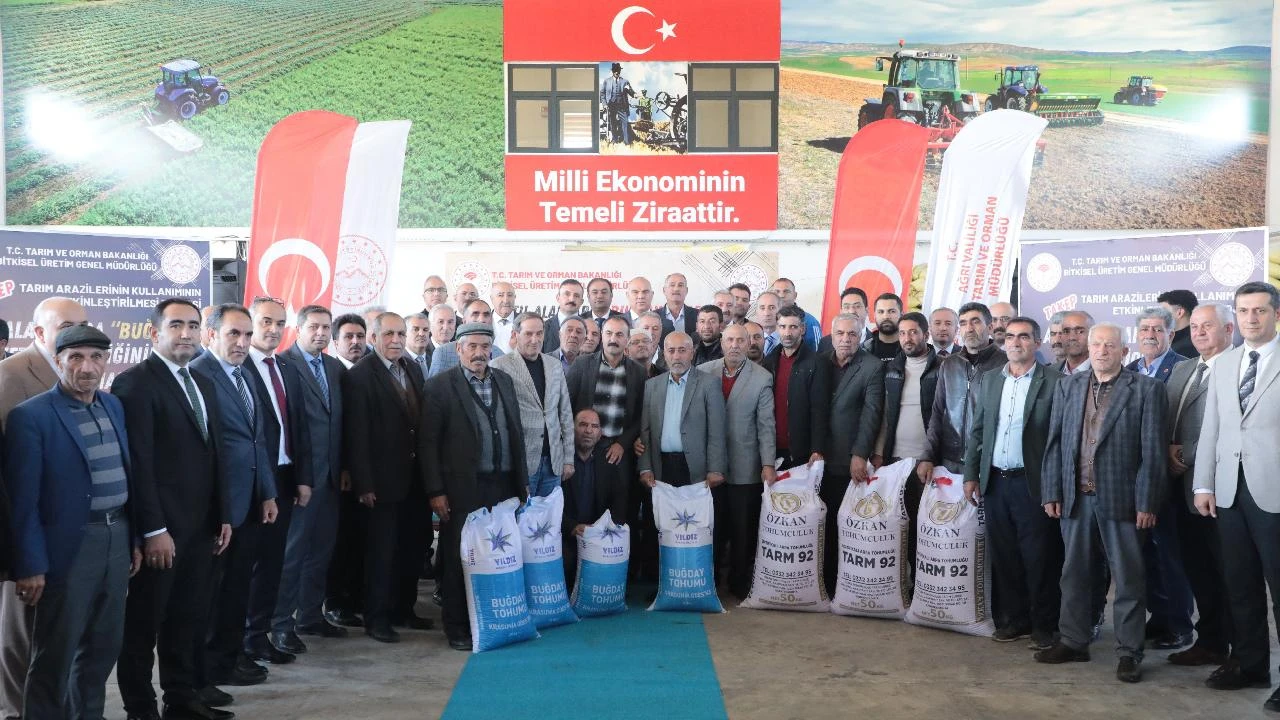 Ağrı'da çiftçilere buğday ve arpa tohumu dağıtıldı