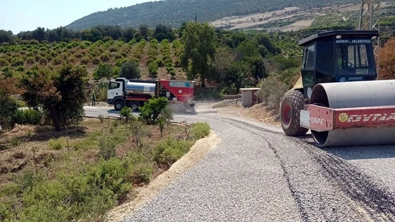 Akdeniz’de tarım yolları yenileniyor