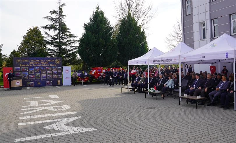 Bartın'da 96 çiftçiye basınçlı su tankeri dağıtıldı