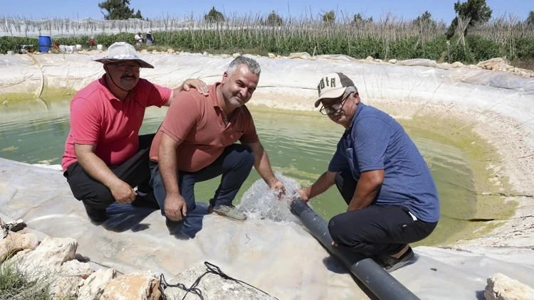 Büyükşehir’den Erdemli’nin kırsalına sulama borusu desteği