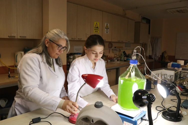 Çocukluk hayalini üniversitede mikrobiyal gübre üreterek gerçekleştirdi