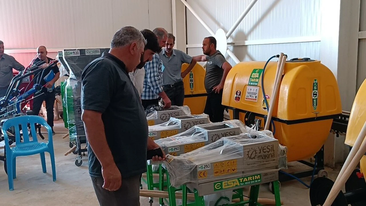Dicle'de çiftçilere tarım makineleri dağıtıldı