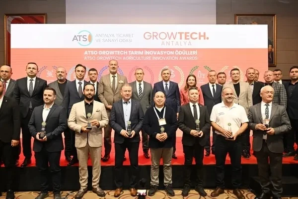 Dünyanın en büyük örtü altı tarım projesinde çiftçiler ödüllendirildi