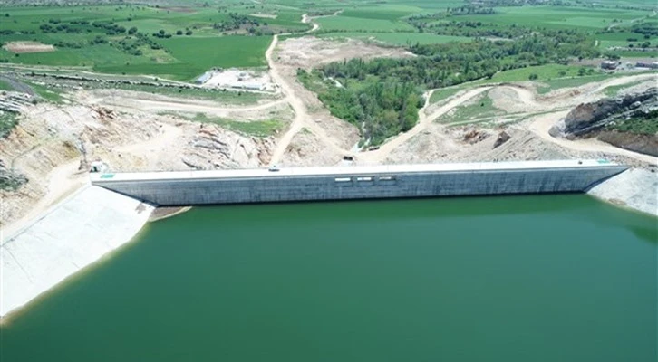 Ergani Barajı Sulaması inşaatında ve Amasya-Merkez Duruca Barajı'nda çalışmalar devam ediyor