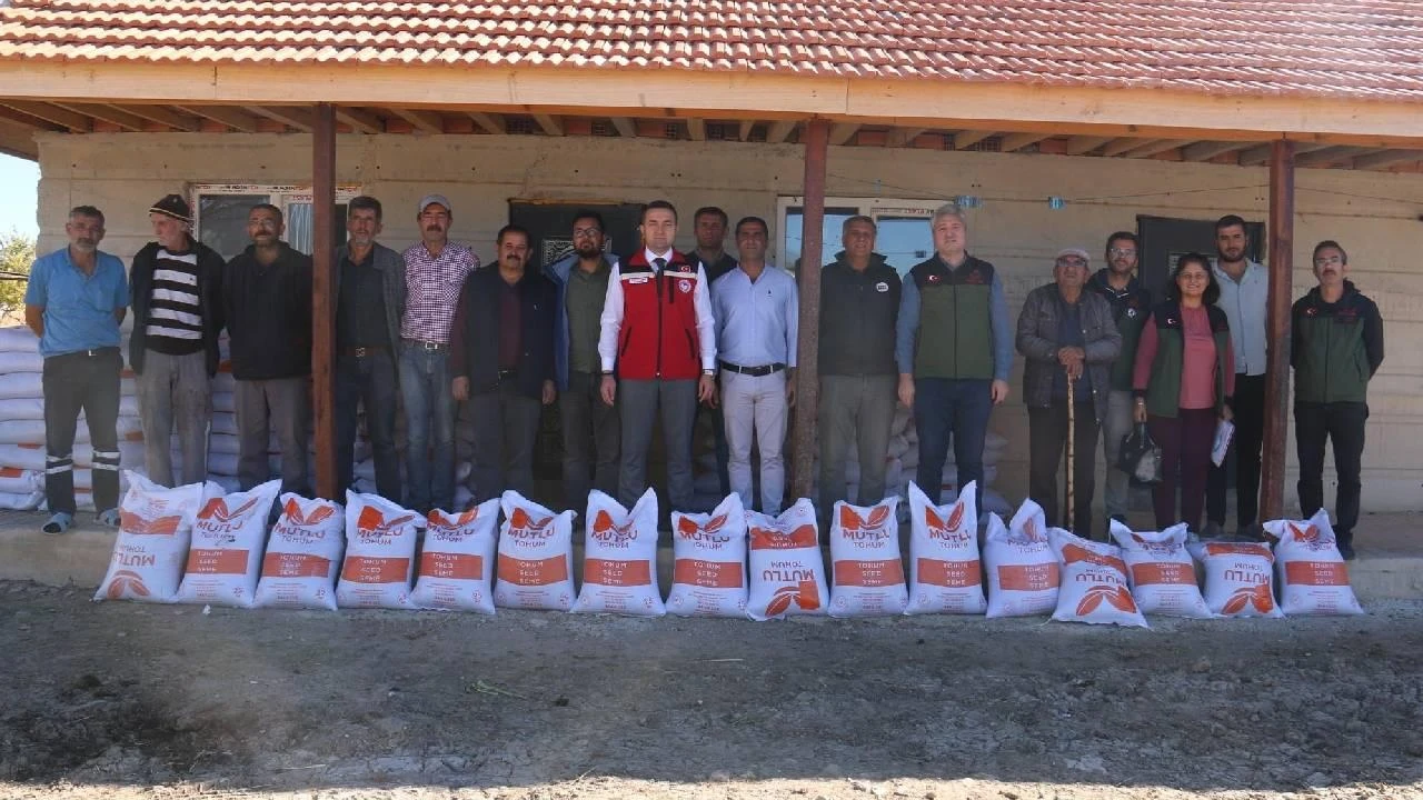 Kırşehir'de çiftçilere Macar fiği tohumu dağıtıldı