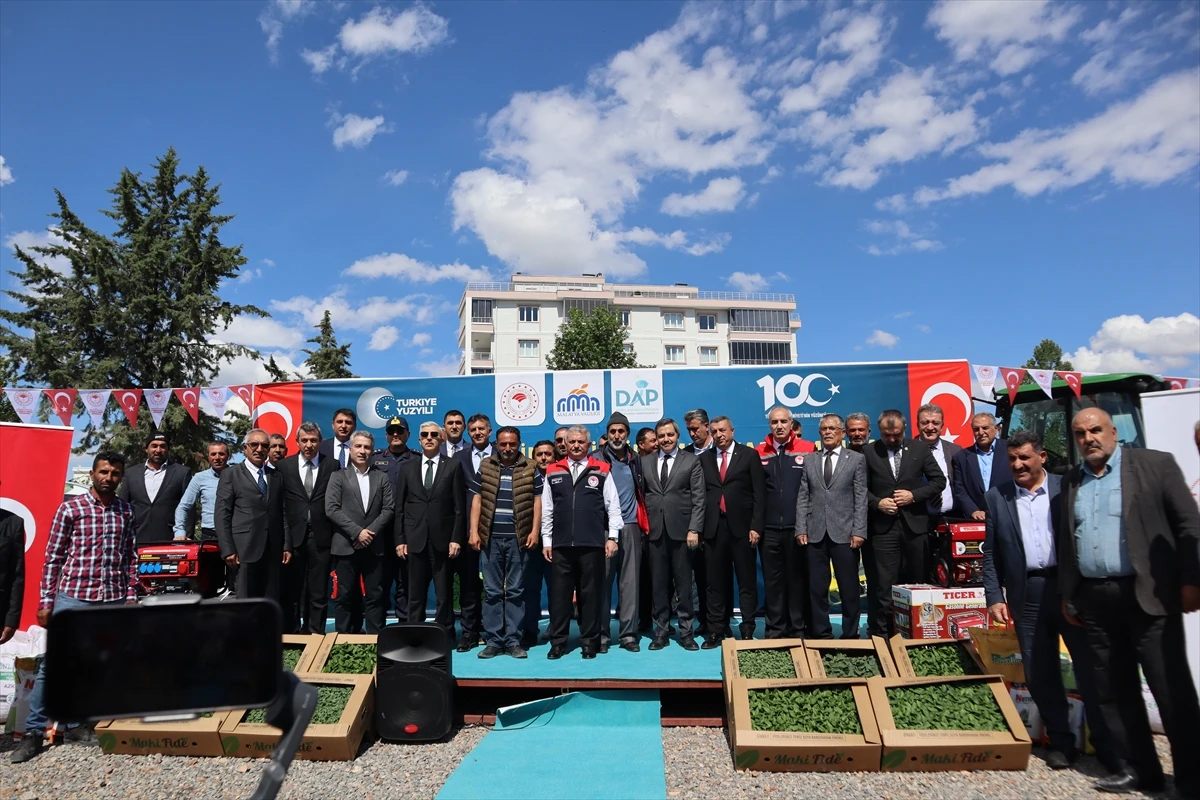 Malatyalı çiftçilere tohum, fide ve ekipman dağıtıldı