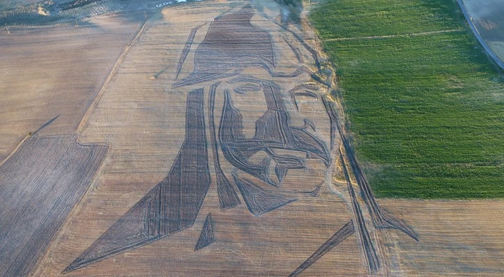 Sultan Alparslan’ın silüeti, bize yurt olarak hediye ettiği topraklara kazındı