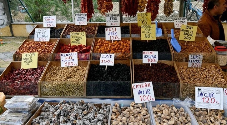 Yerel üreticilerin tezgahlarını kış sebzeleri süslüyor